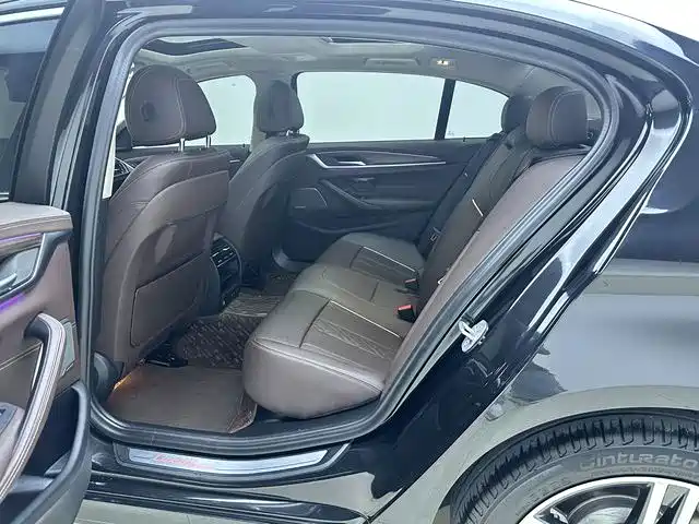 BMW 5 Series — фото 13