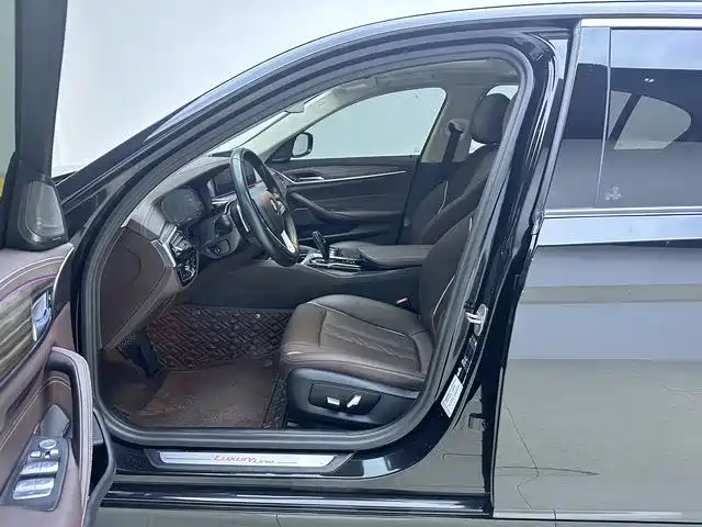 BMW 5 Series — фото 14
