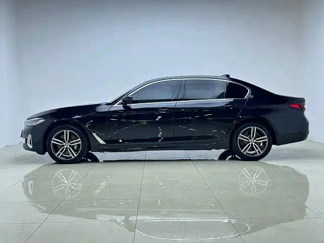 BMW 5 Series — фото 9