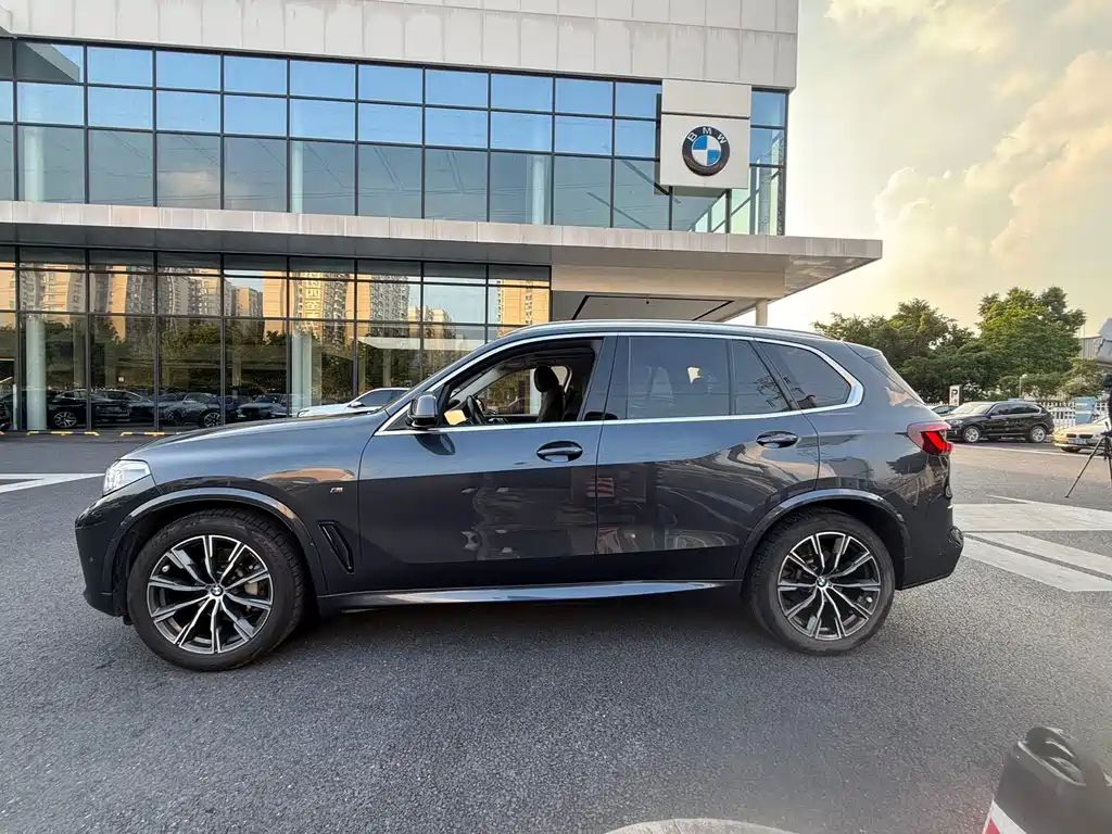 BMW X5 (Import) — фото 2