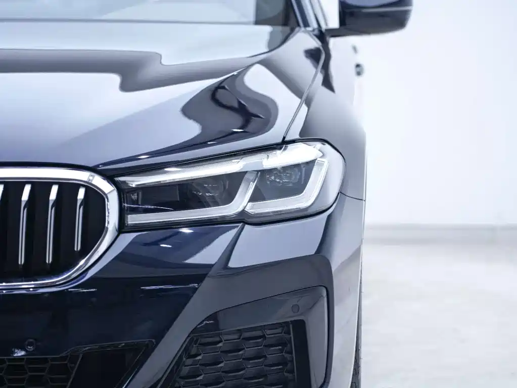BMW 5 Series — фото 13