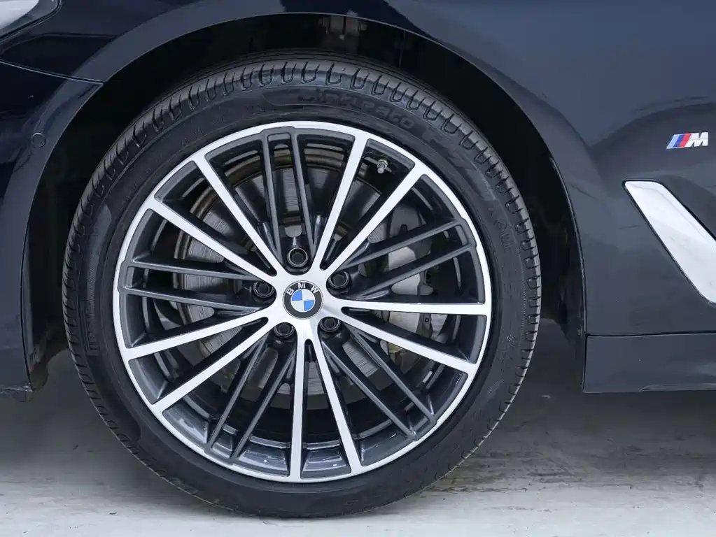 BMW 5 Series — фото 15