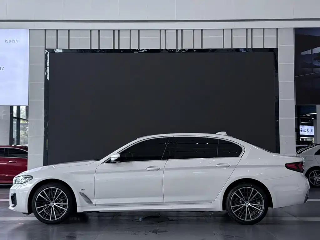 BMW 5 Series — фото 3