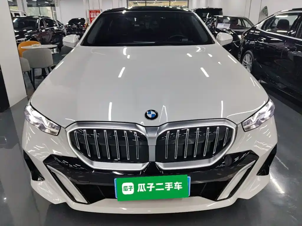 BMW 5 Series — фото 2