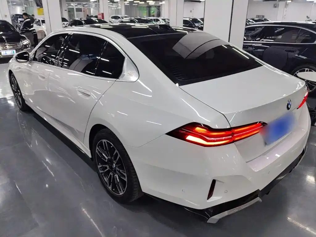 BMW 5 Series — фото 4