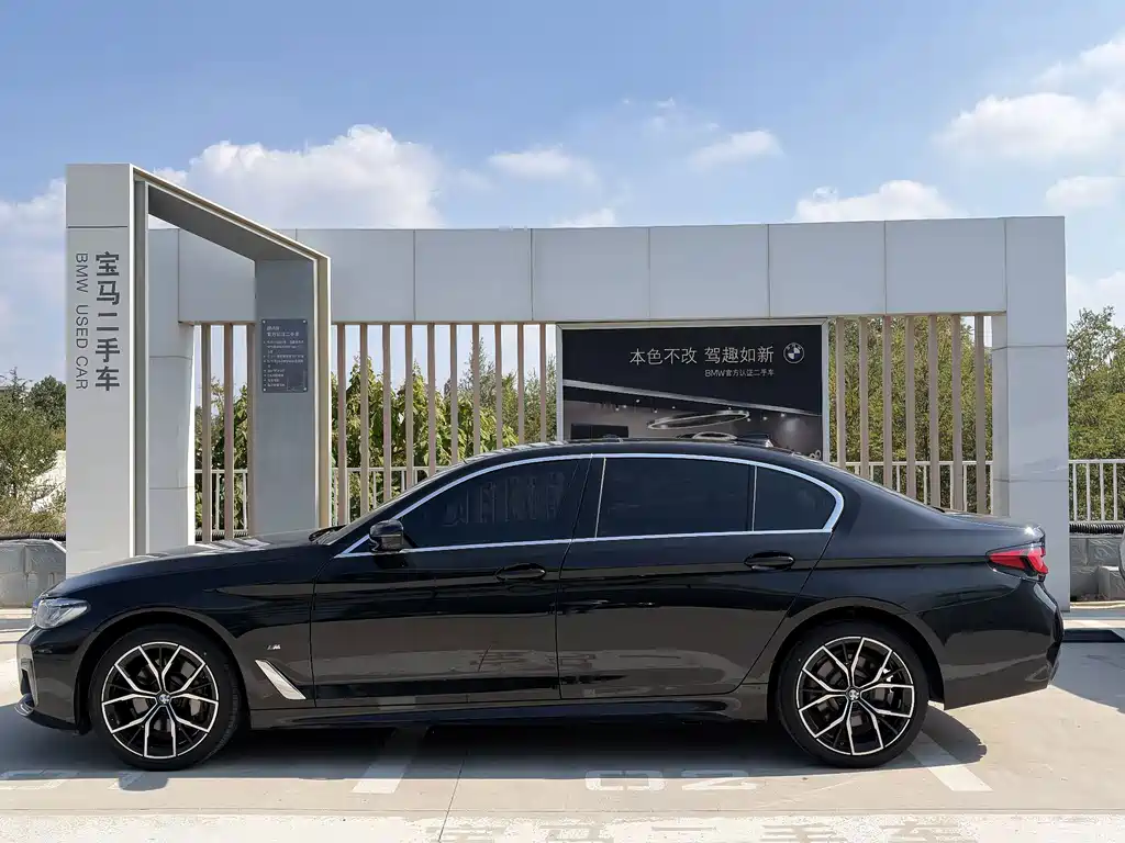 BMW 5 Series — фото 13