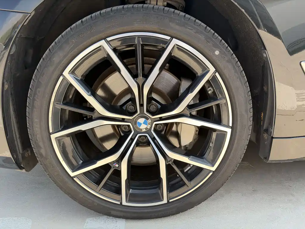 BMW 5 Series — фото 14