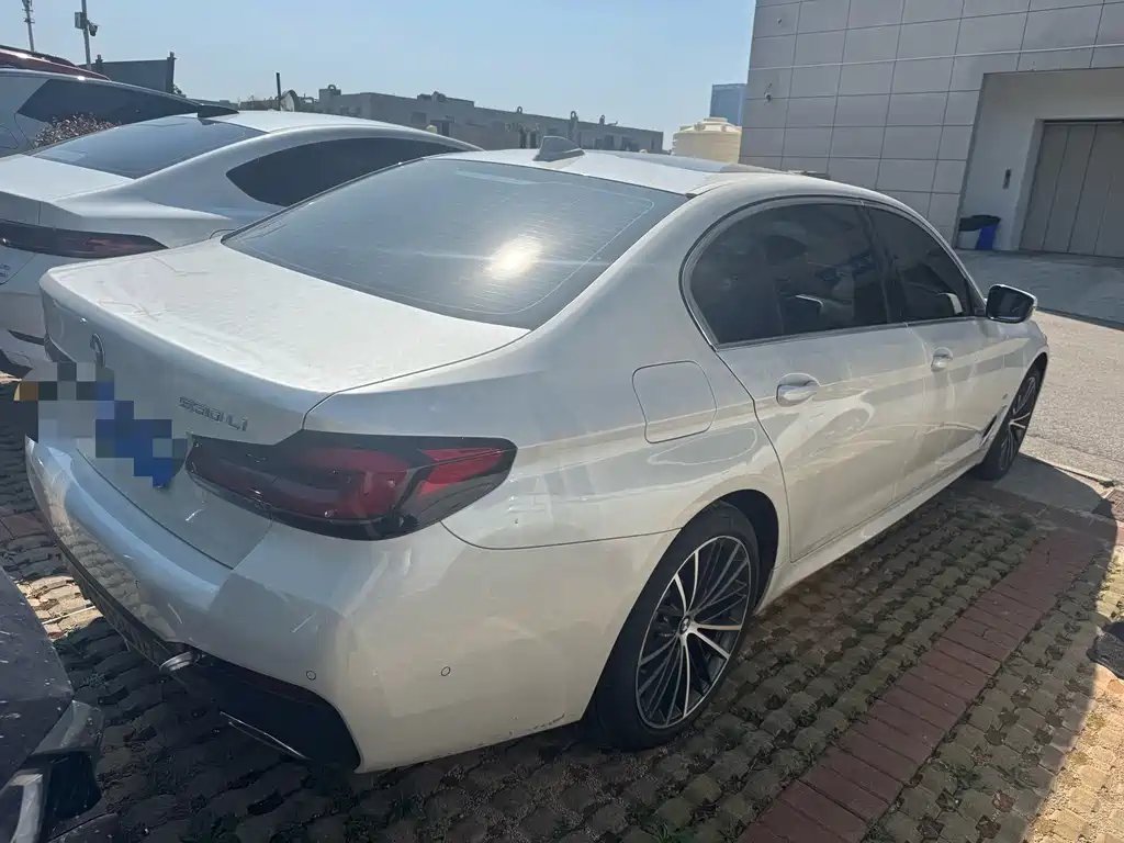 BMW 5 Series — фото 9