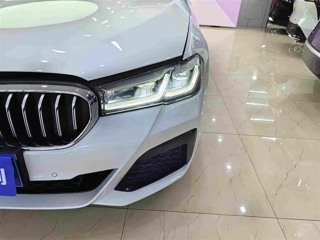 BMW 5 Series — фото 11