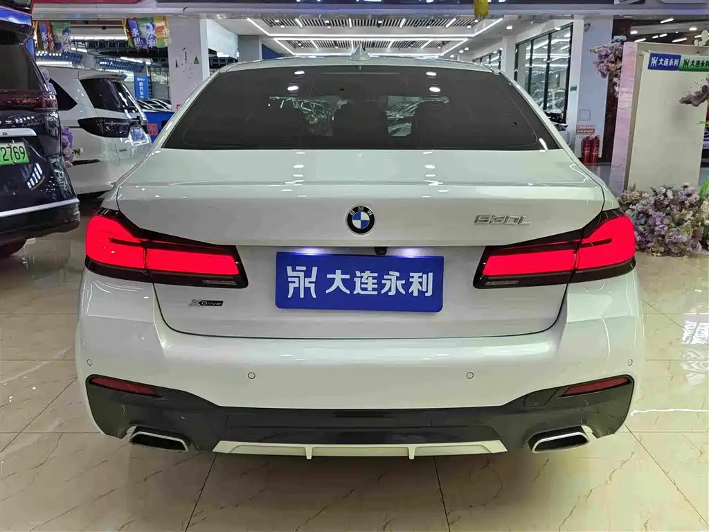 BMW 5 Series — фото 14