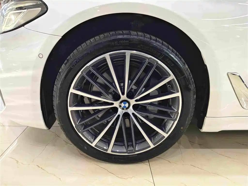 BMW 5 Series — фото 10
