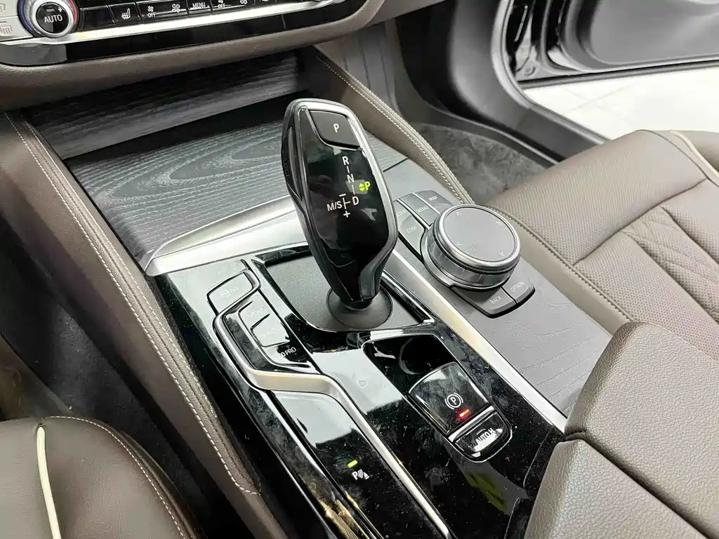 BMW 5 Series — фото 17