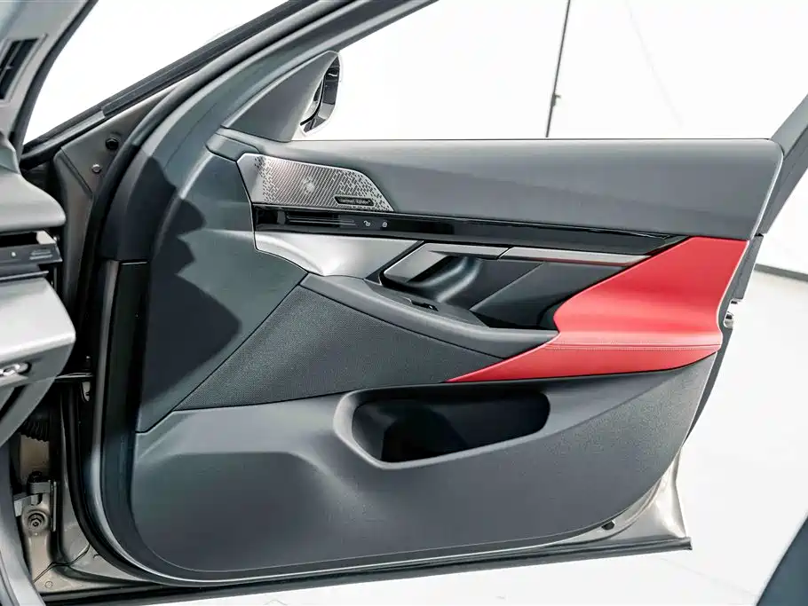 BMW 5 Series — фото 13