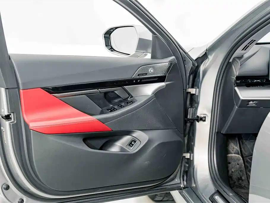 BMW 5 Series — фото 15