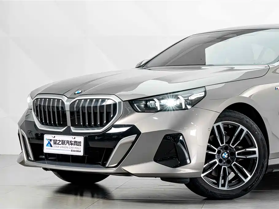 BMW 5 Series — фото 3