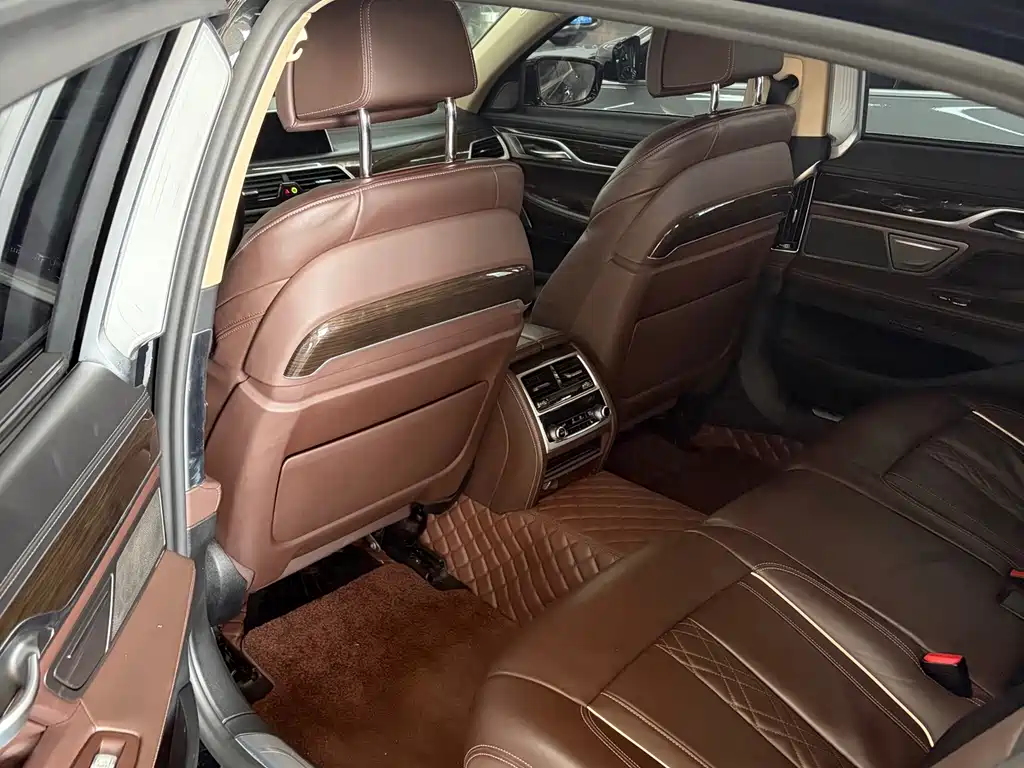 BMW 7 Series — фото 5