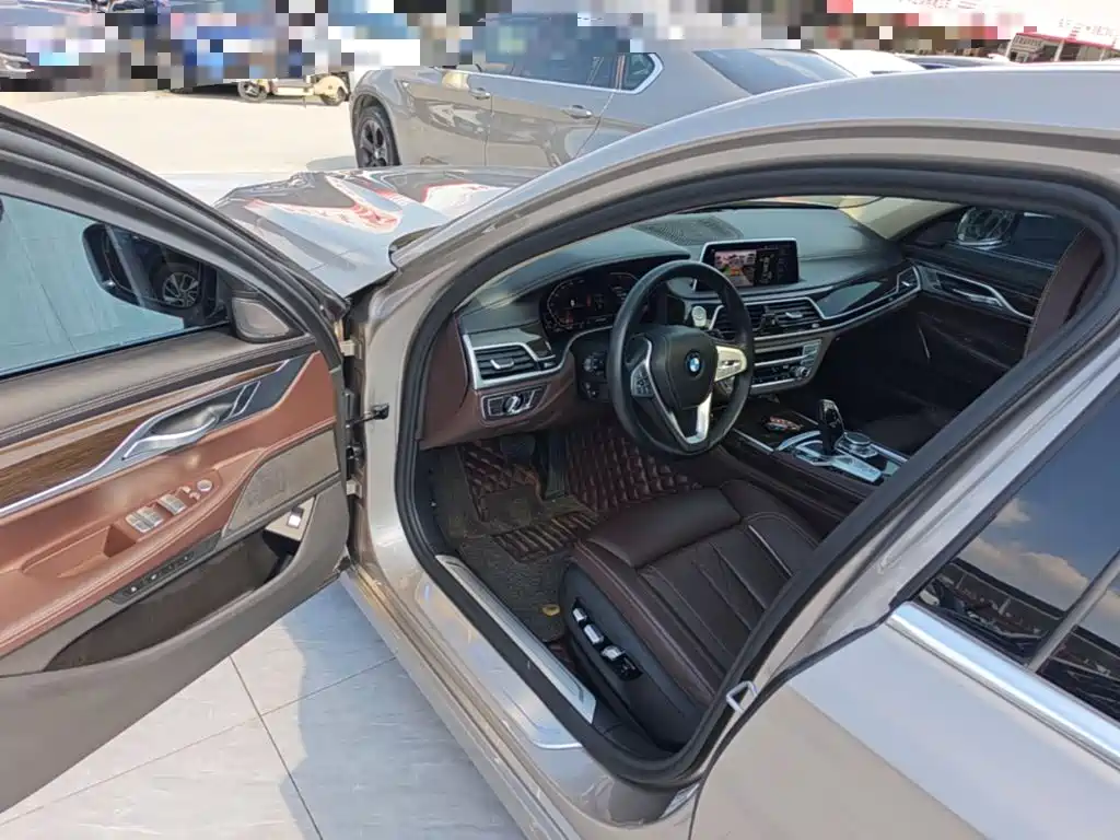BMW 7 Series — фото 15