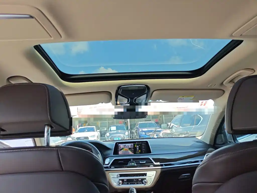 BMW 7 Series — фото 17
