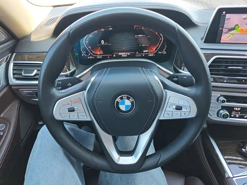 BMW 7 Series — фото 10