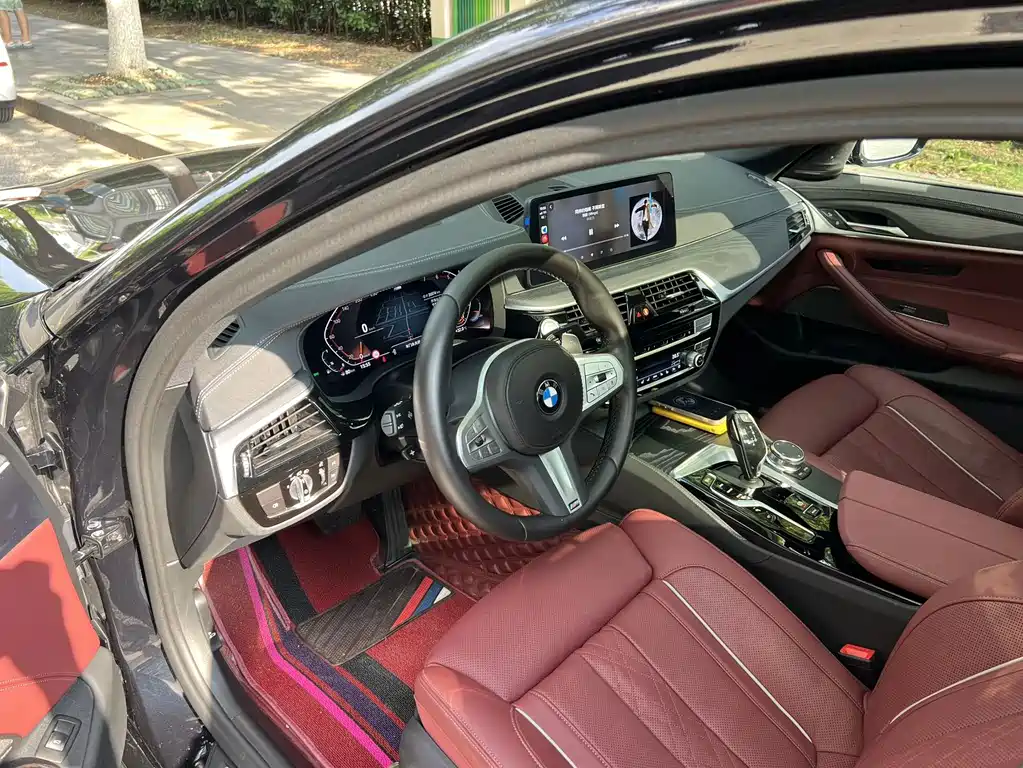 BMW 5 Series — фото 13