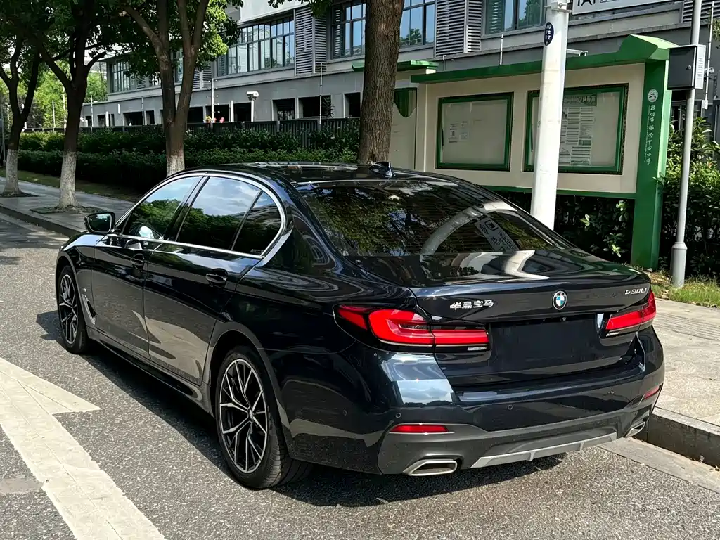 BMW 5 Series — фото 17