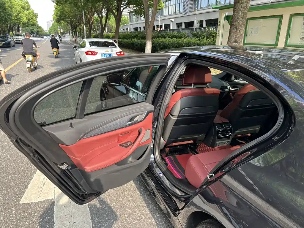 BMW 5 Series — фото 10