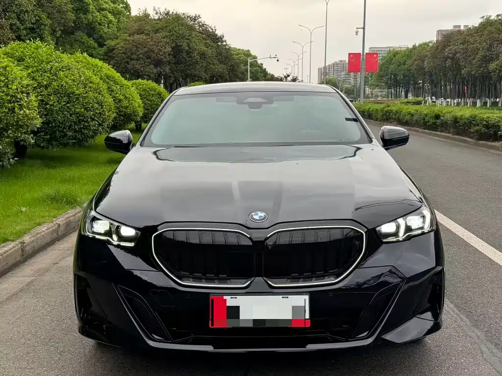 BMW 5 Series — фото 2
