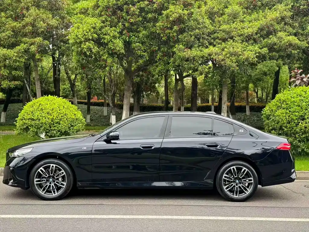 BMW 5 Series — фото 3