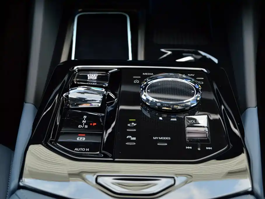 BMW 5 Series — фото 13