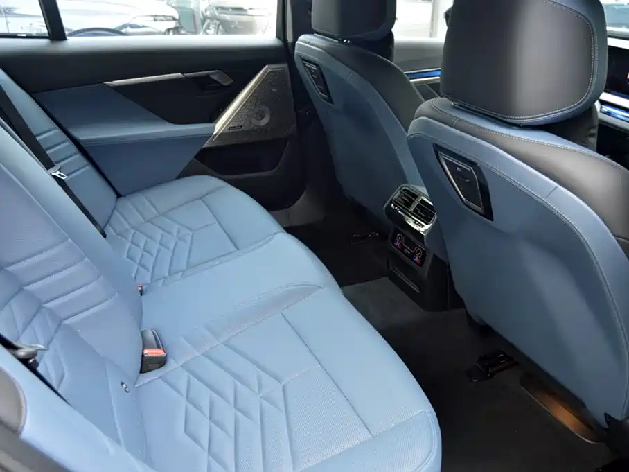 BMW 5 Series — фото 14