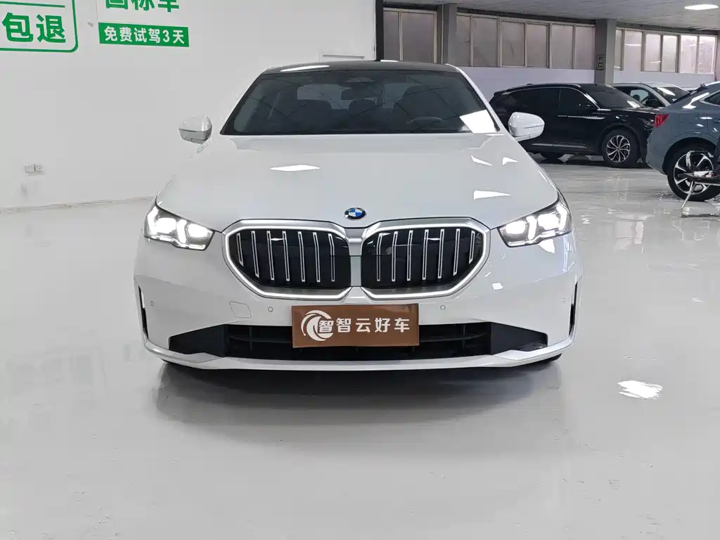 BMW 5 Series — фото 2