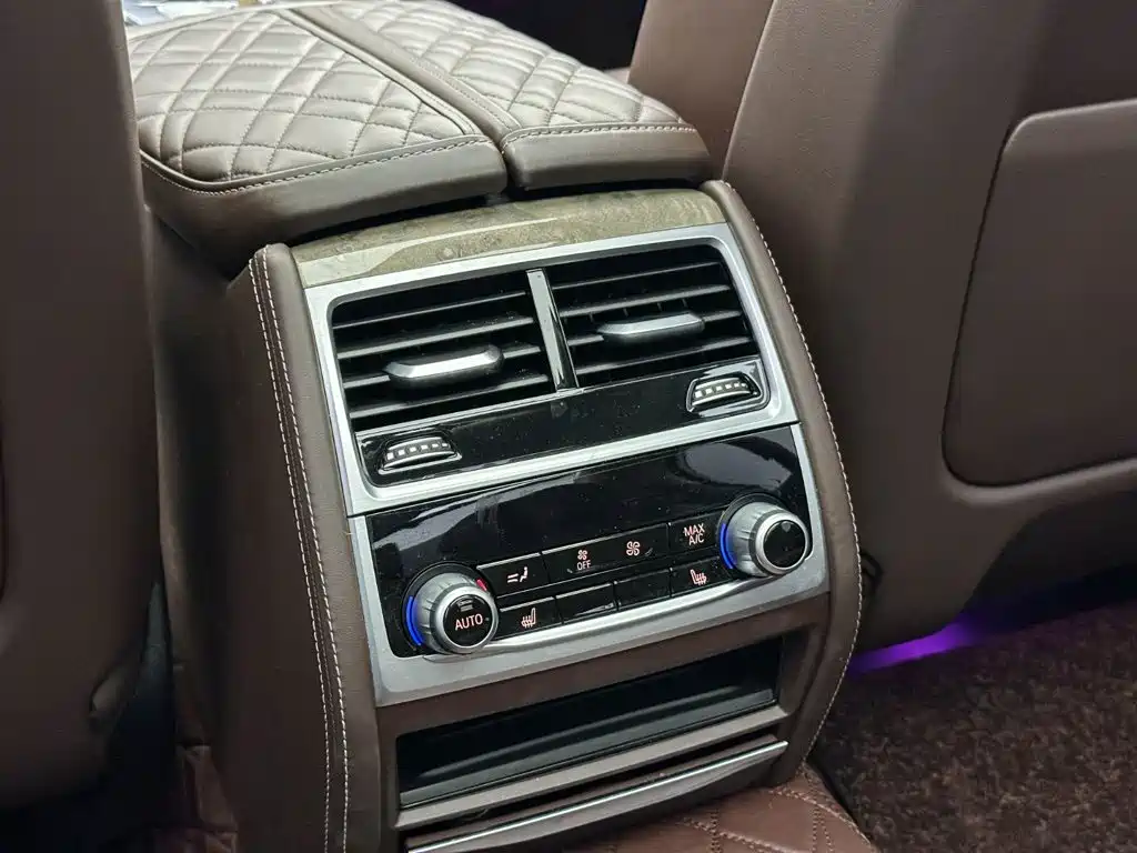 BMW 7 Series — фото 20