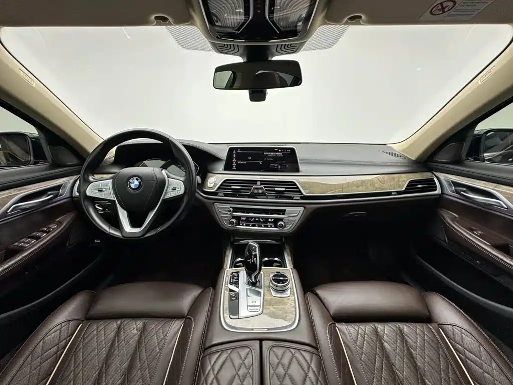 BMW 7 Series — фото 21