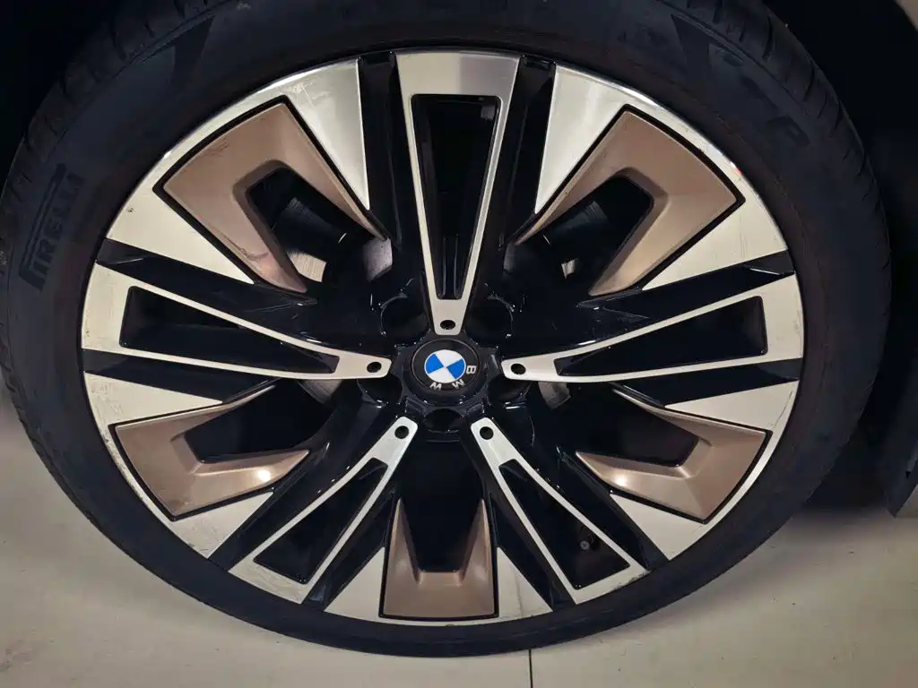 BMW 5 Series — фото 17