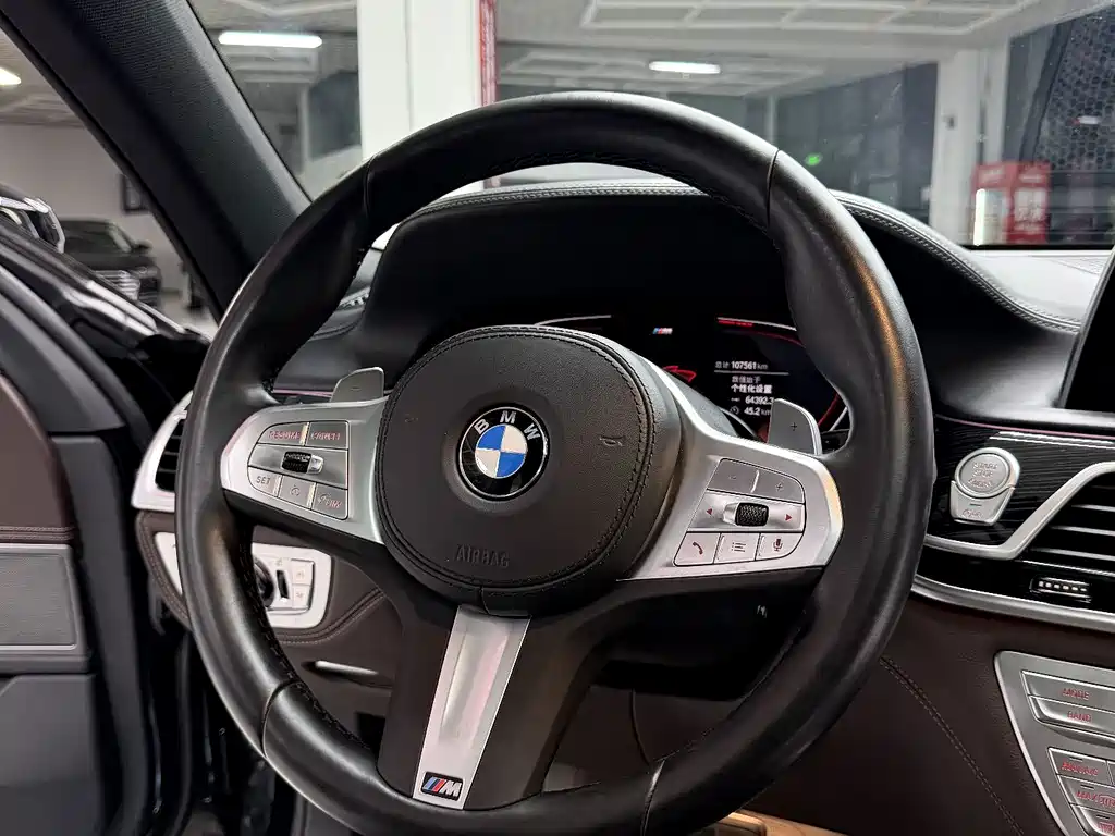 BMW 7 Series — фото 11