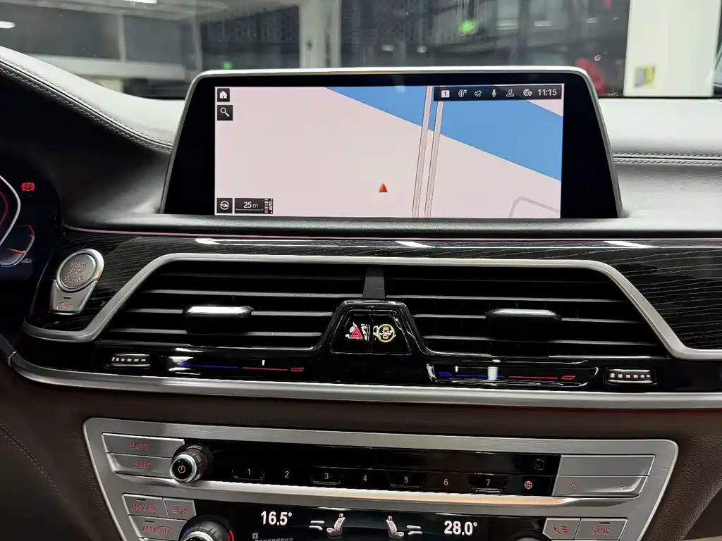 BMW 7 Series — фото 13