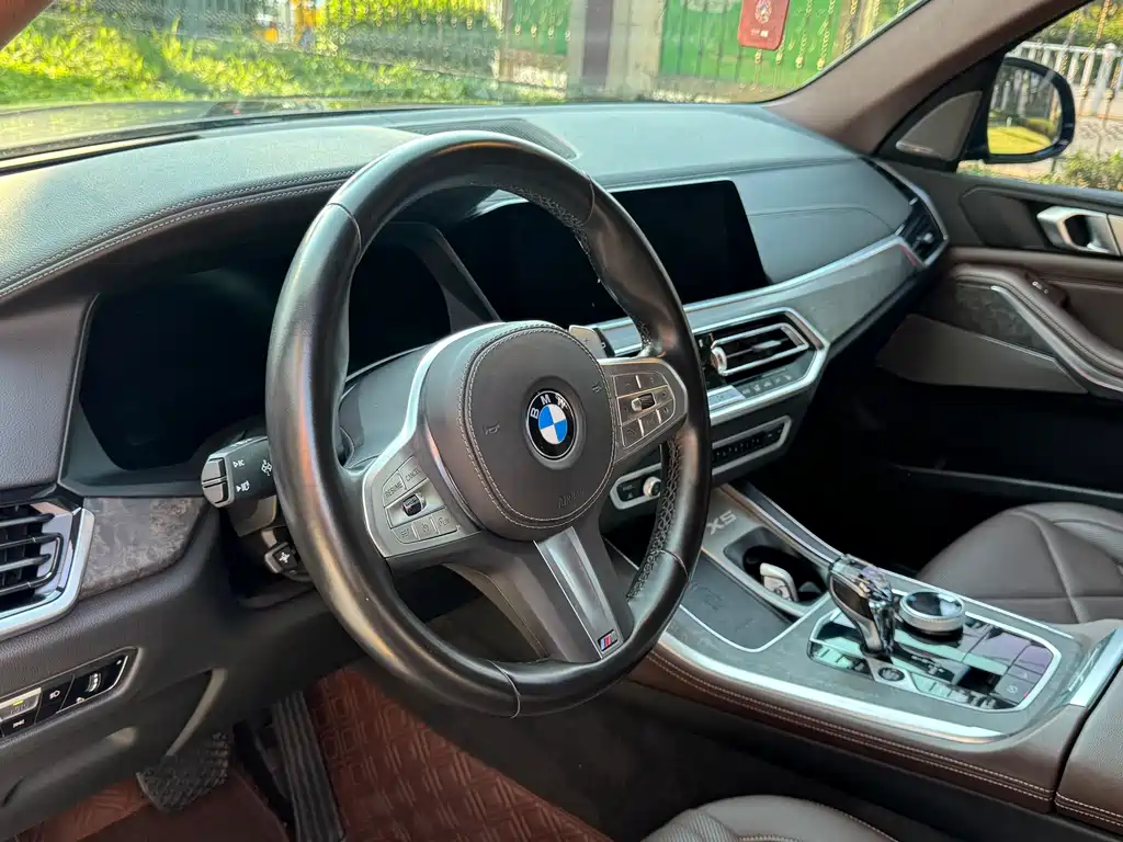 BMW X5 — фото 11