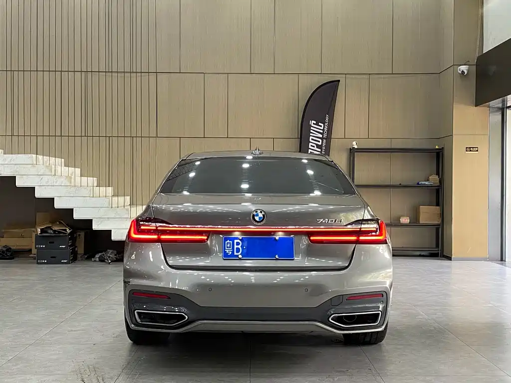 BMW 7 Series — фото 18