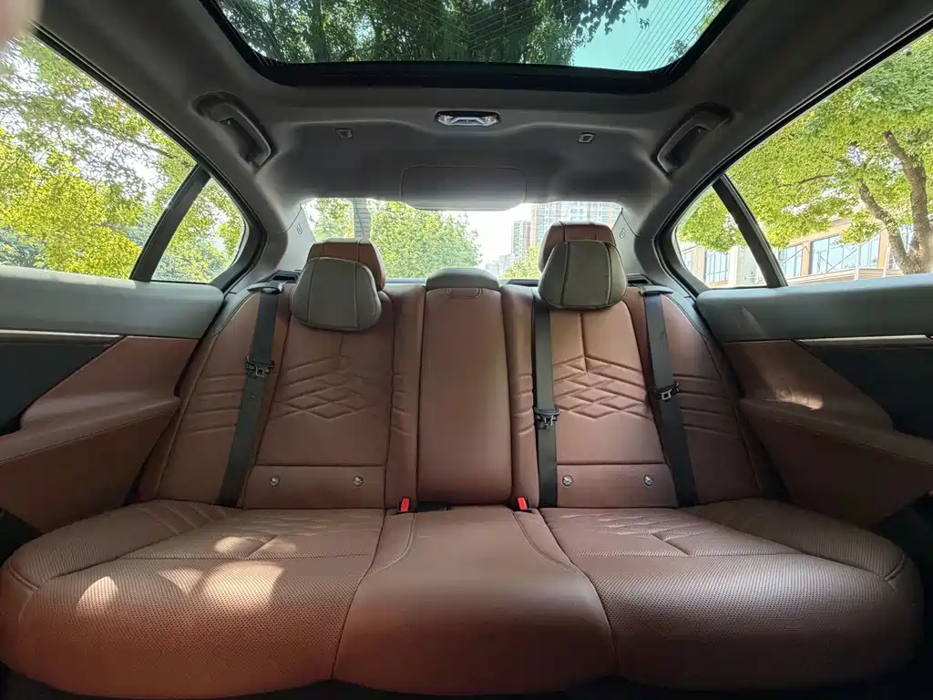 BMW 5 Series — фото 13
