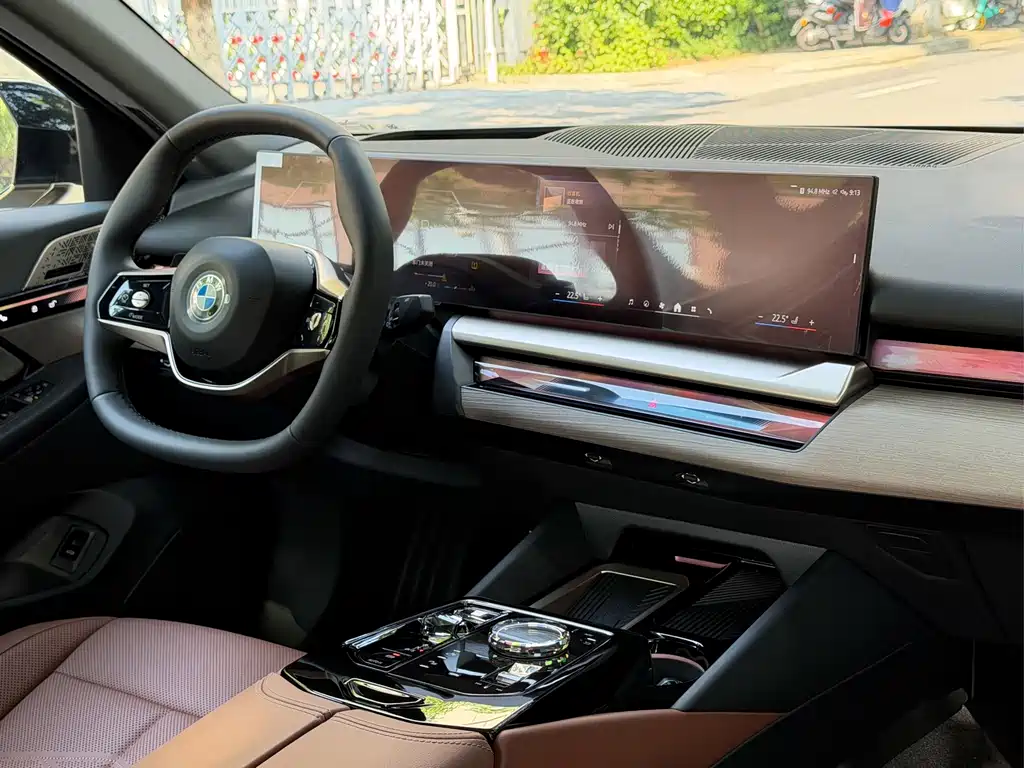 BMW 5 Series — фото 19