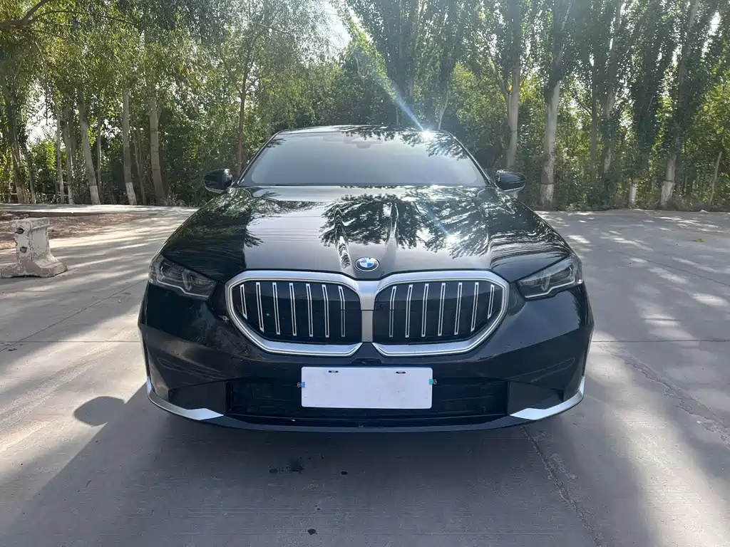 BMW 5 Series — фото 2