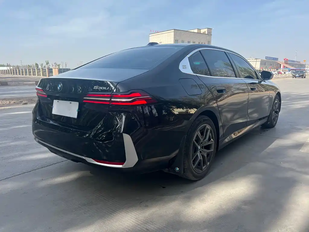 BMW 5 Series — фото 10