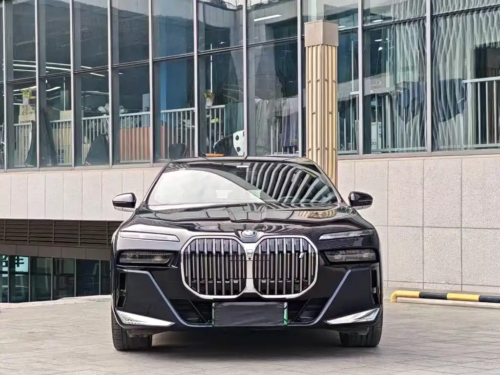 BMW i7 — фото 2