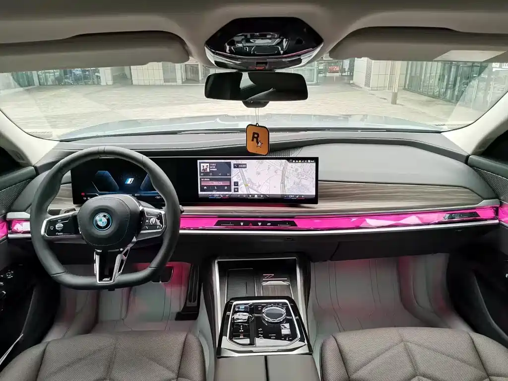 BMW i7 — фото 6