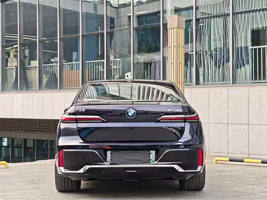 BMW i7 — фото 8