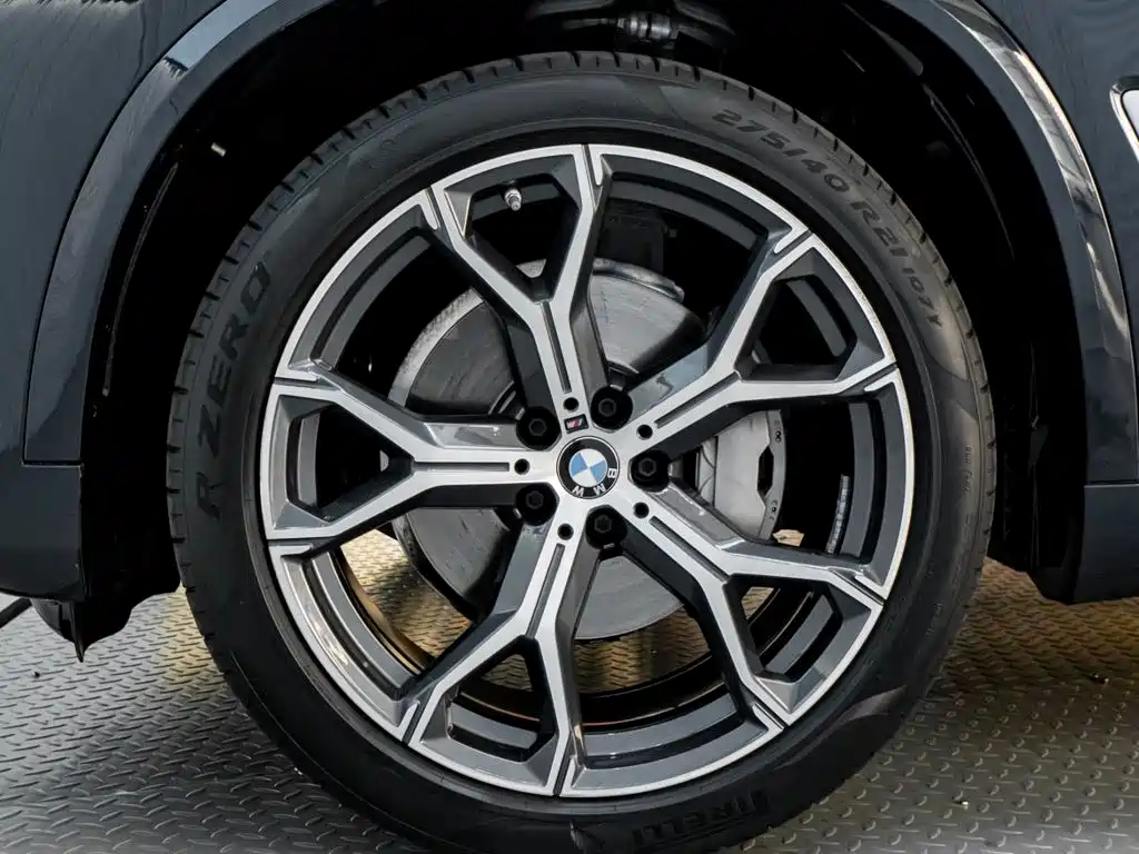BMW X5 — фото 10