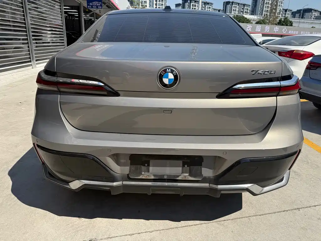 BMW 7 Series — фото 10