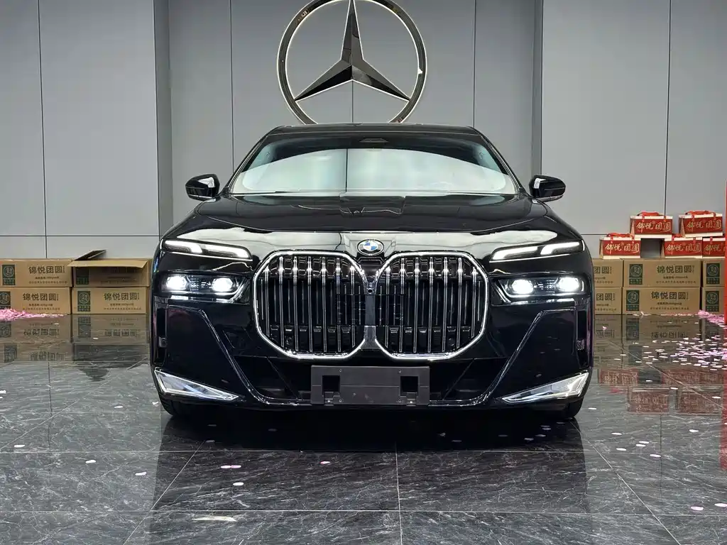 BMW 7 Series — фото 2