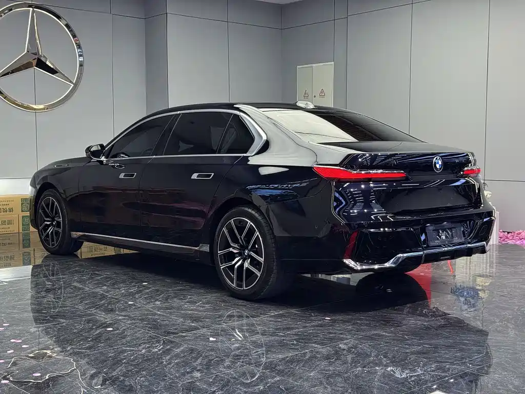 BMW 7 Series — фото 10