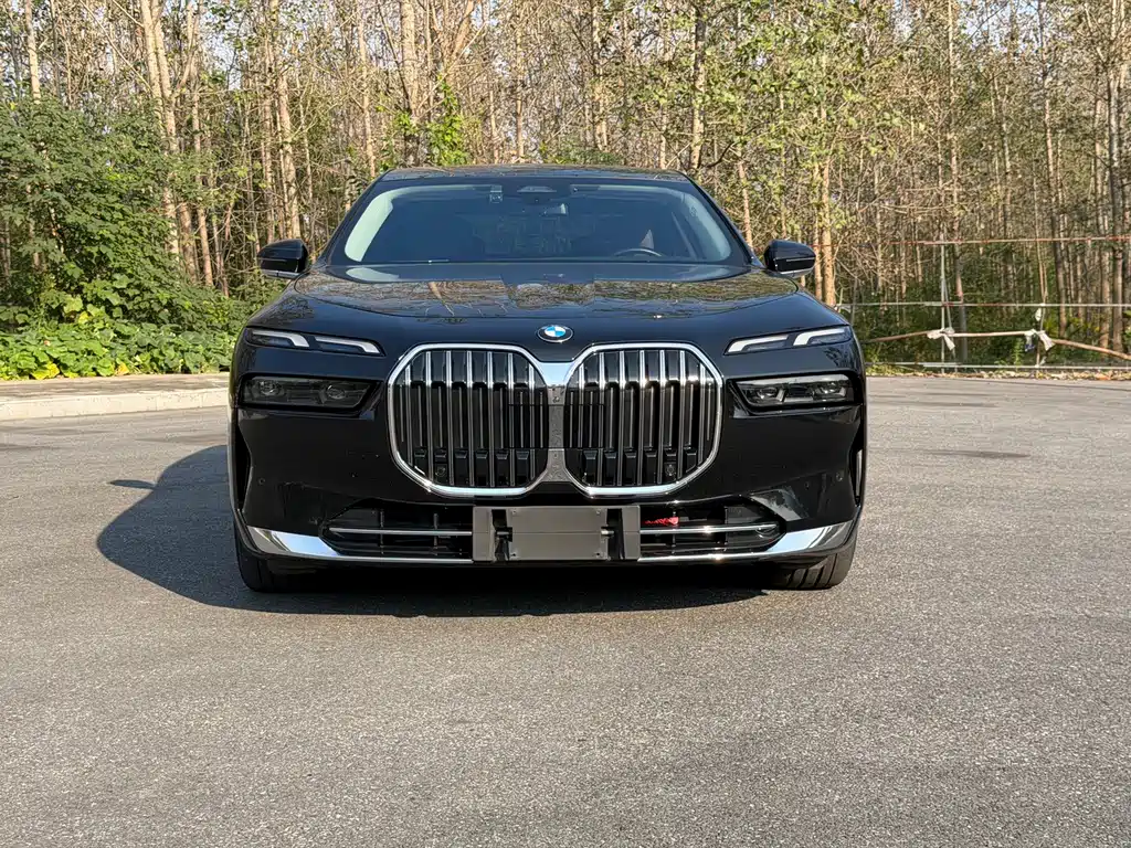 BMW 7 Series — фото 2